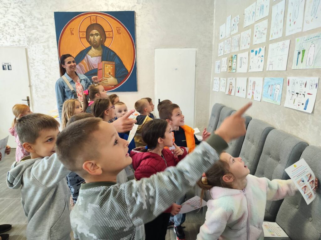 Изложба дечјих радова о хигијени зуба